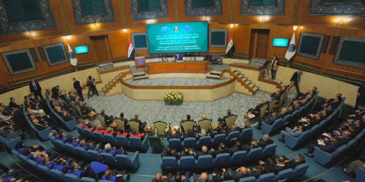 السوداني يرعى حفل تخرج الدورة الأولى للمعهد العالي لإعداد وتأهيل القادة