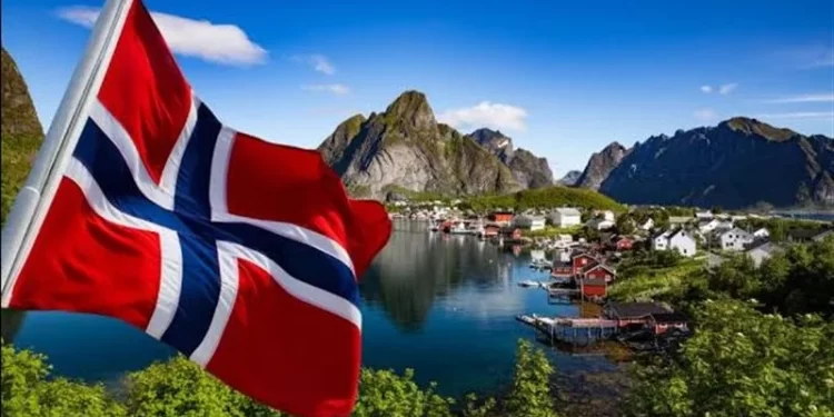 النرويج .. فرض قيود على دخول السياح الروس