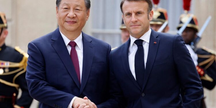 الرئيس الصيني يلتقي ماكرون في باريس لبحث التجارة وحرب أوكرانيا