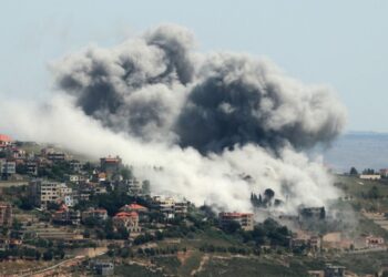 ضحايا لغارة إسرائيلية على سيارة جنوب لبنان