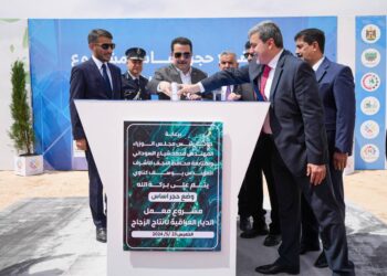 السوداني يطلق العمل بمشروع انتاج الزجاج اللوحي في مدينة النجف الصناعية