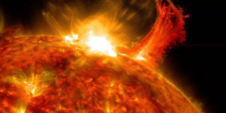 أطول وأشد عاصفة شمسية على موعد مع الارض