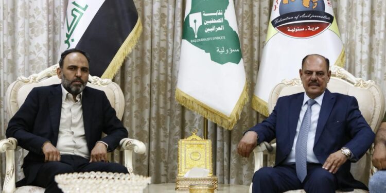 وكيل وزير الثقافة والارشاد الإيراني يزور نقابة الصحفيين العراقيين