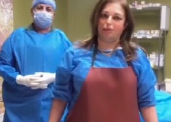 اعتقال طبيبة معروفة عن 30 قضية بينها “الاستحواذ” على 46 ملياراً