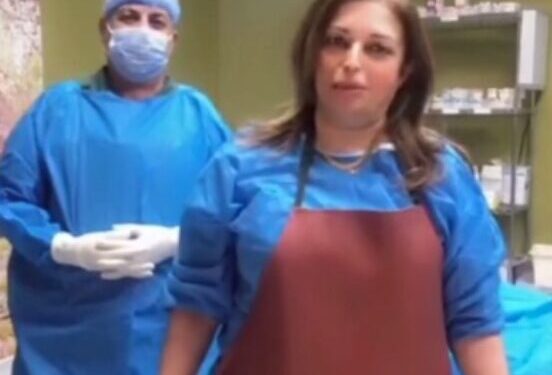 اعتقال طبيبة معروفة عن 30 قضية بينها “الاستحواذ” على 46 ملياراً