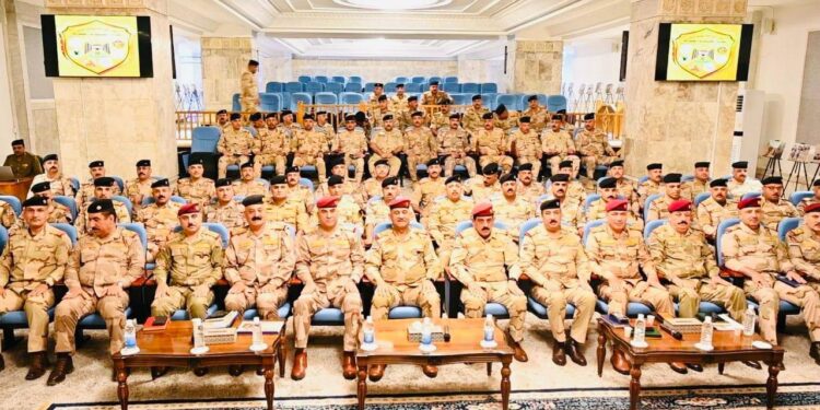 نائب قائد العمليات المشتركة يلتقي طلبة الدورة (31) لآمري التشكيلات في كلية القيادة