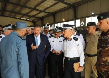 وزير الداخلية يزور معمل اللوحات المرورية