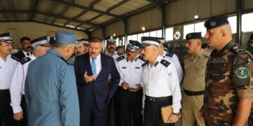 وزير الداخلية يزور معمل اللوحات المرورية