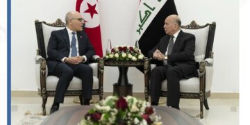 وزير الخارجية يلتقي نظيره التونسي
