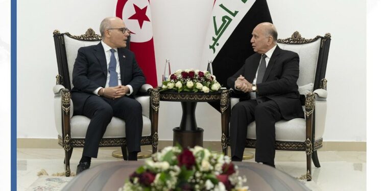 وزير الخارجية يلتقي نظيره التونسي