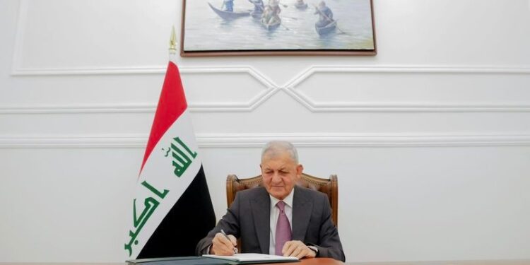 رئيس الجمهورية يصادق على قانون “العطلات الرسمية” لجمهورية العراق