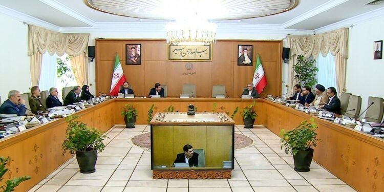 بدء الاجتماع الطارئ لمجلس الوزراء الايراني برئاسة محمد مخبر