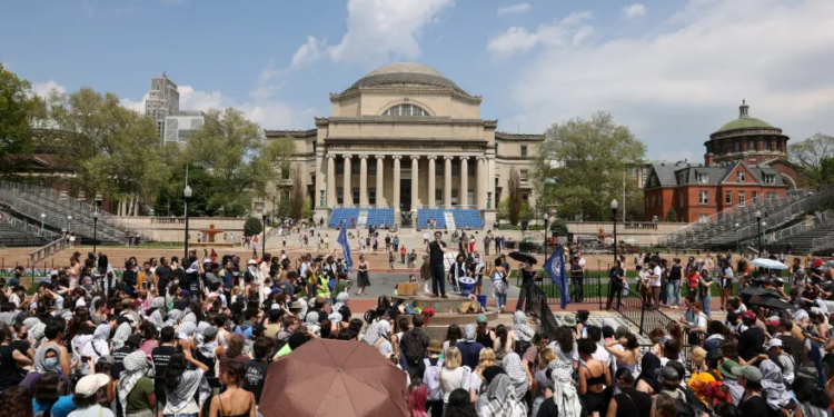 ما سبب الاحتجاجات المؤيدة للفلسطينيين في الجامعات الأمريكية؟