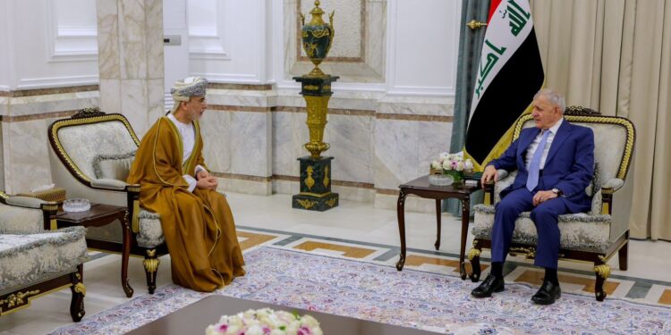 رئيس الجمهورية يستقبل سفير سلطنة عُمان