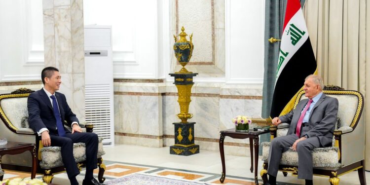 رئيس الجمهورية يستقبل السفير الصيني