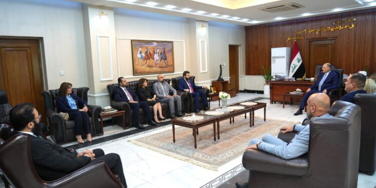 وزيرة الهجرة تلتقي رئيس المحكمة الاتحادية العليا