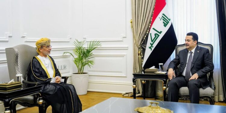 السوداني يستقبل السفير العُماني