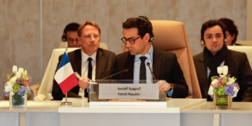 وزير الخارجية الفرنسي يتجه إلى القاهرة مع تكثيف محادثات الهدنة