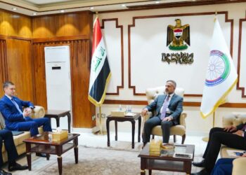 وزير التخطيط يلتقي السفير الاذربيجاني