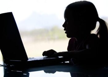 أكثر من 300 مليون طفل يقعون ضحايا لـ (الاعتداء الجنسي) عبر الانترنت سنوياً
