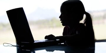 أكثر من 300 مليون طفل يقعون ضحايا لـ (الاعتداء الجنسي) عبر الانترنت سنوياً