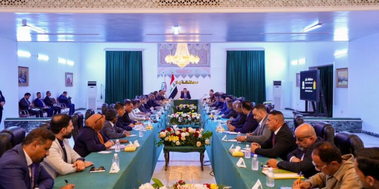 السوداني يترأس اجتماعاً لمديري ومسؤولي الدوائر والتشكيلات الخدمية والقطاعية في بابل