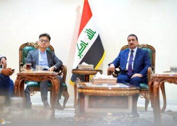 العراق يبحث مع شركة “سامسونج” التحول الرقمي للمناهج الدراسية