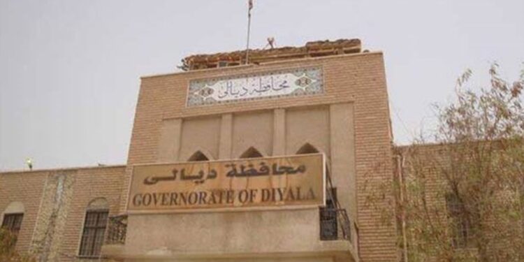 صدور مذكرة اعتقال جديدة بحق موظف يشتبه بتورطه في سرقة اموال التعويضات في ديالى