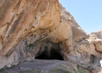 اكتشاف آثار لوجود بشري قبل 450 ألف عام داخل كهف إيراني