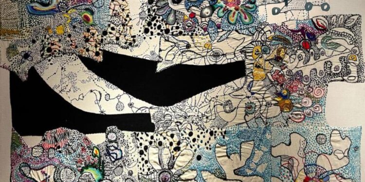 جدران مائلة تظـــلل سيرة حياة بمراحلها المتقلبة