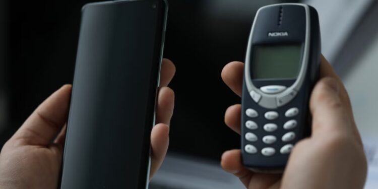 هل تصبح الحياة أبسط بالعودة لاستخدام هاتف نوكيا 3210