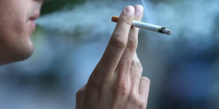 العراق .. تحذيرات من “سجائر سامة”