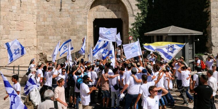 انتشــــار للشرطة في القدس قبل مسيرة الأعلام ومخاوف من “اشتباكات”