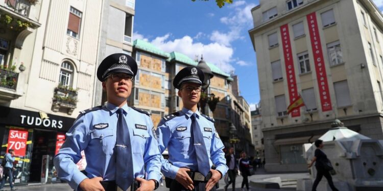 طعن 4 أساتذة جامعيين أميركيين بالصين