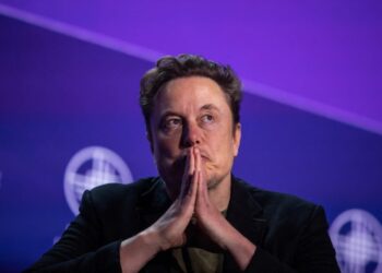 مهندسون يقاضون ماسك بسبب فصلهم من العمل ,,, “متحيز جنسياً”