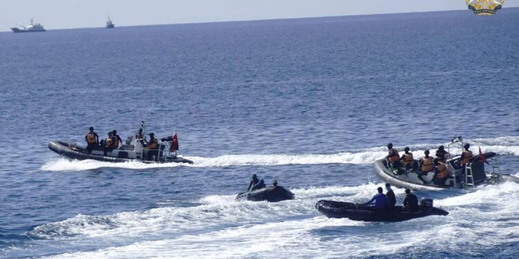 الصين تعـــزز صلاحيات خفر سواحلها في البحر الجنوبي