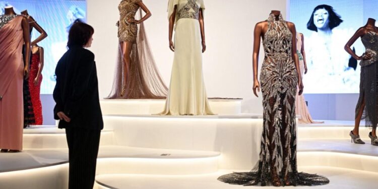 معرض فريد من نوعه لــ”ناعومي كامبل” في متحف فيكتوريا وألبرت