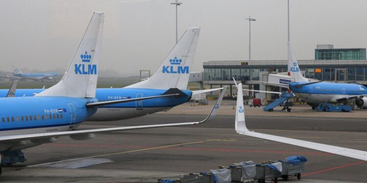 عطــــل فني يعيد طائرة (بوينغ 777) لأمستردام بعد إقلاعها