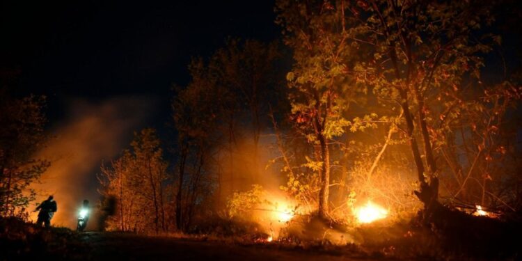 كندا .. إخلاء سجن في مع انتشار حرائق الغابات