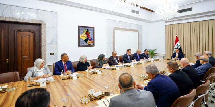 السوداني يوجه بتأمين كامل للوقود لمحطات الكهرباء واستمرار تجهيز المولدات الأهلية