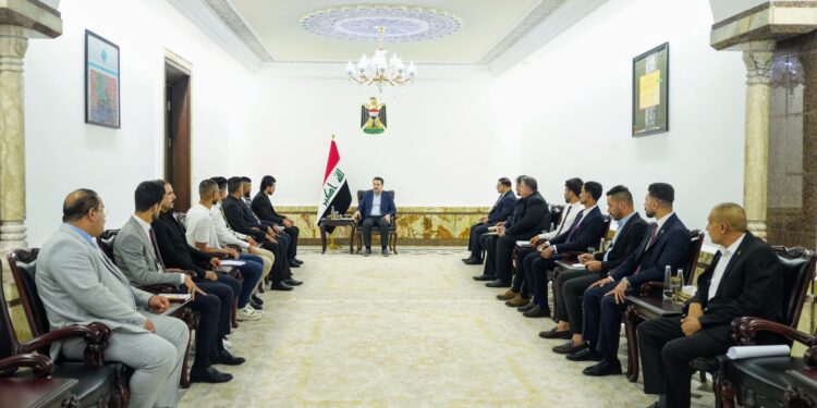 السوداني يستقبل عدداً من الشباب الخرّيجين من محافظة ذي قار