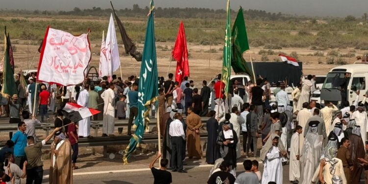 تظاهرات وقطع طريق (بغداد – بصرة) للمطالبة بالماء والكهرباء