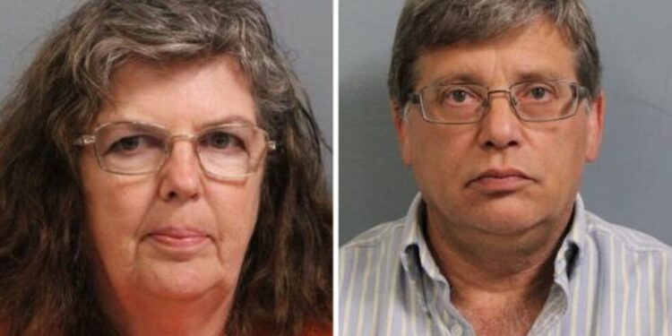 أمريكا.. زوجان يستعبدان أطفالهما بالتبني