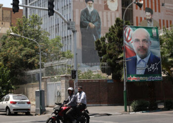 الانتخابات الايرانية .. انسحاب مرشحان من سباق انتخابات الرئاسة