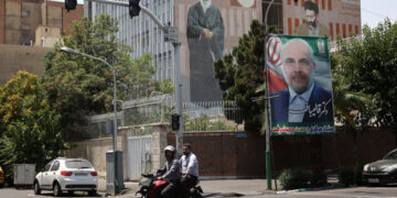 الانتخابات الايرانية .. انسحاب مرشحان من سباق انتخابات الرئاسة