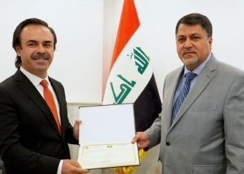 توقيـــع عقد أول مشروع لمحطة كهرباء بالطاقة الشمسية بسعة 1000 ميغاواط