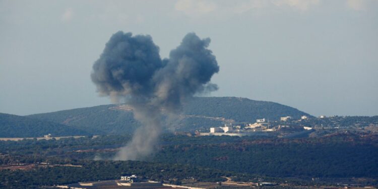 حزب الله يستهدف قاعدة عسكرية إسرائيلية ويدمرها والاحتلال يرد بغارات على لبنان