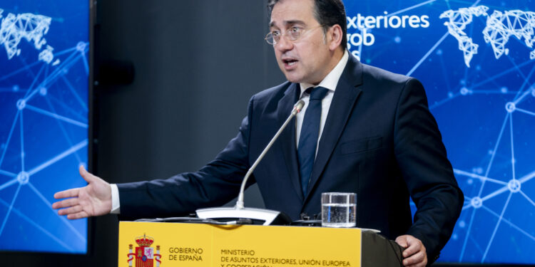 وزير الخارجية الإسباني مخاطباً الاحتلال .. “سفارتنا موجودة قبل إسرائيل” لـن نخضع لحملة التخويف وسنرد بكل برود
