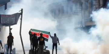 كينيا.. 30 قتيلاً برصاص الشرطة في تظاهرات اقتحمت البرلمان