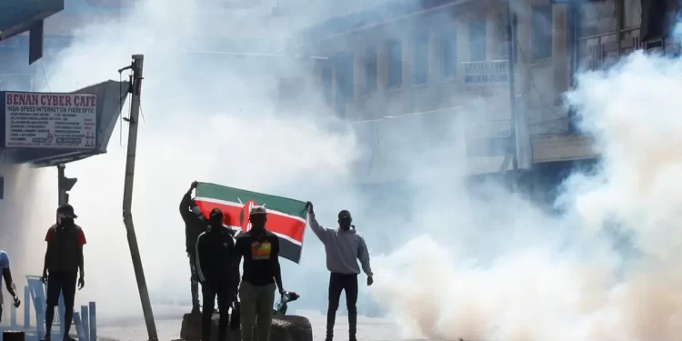 كينيا.. 30 قتيلاً برصاص الشرطة في تظاهرات اقتحمت البرلمان